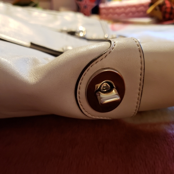 Coach Light Cream Leather Tote Bag - Picture 7 of 8